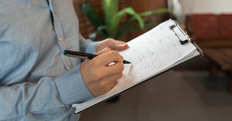 Clipboard com checklist, notas e calculadora para estimar viabilidade da coleta e prazos