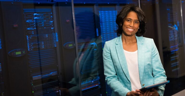 Cientista transformando dados brutos em gráficos estatísticos no laptop