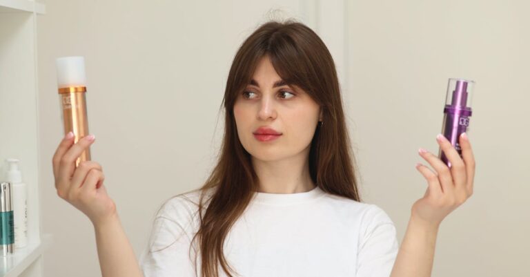 Estatístico comparando resultados de modelos paramétricos e não-paramétricos em tela