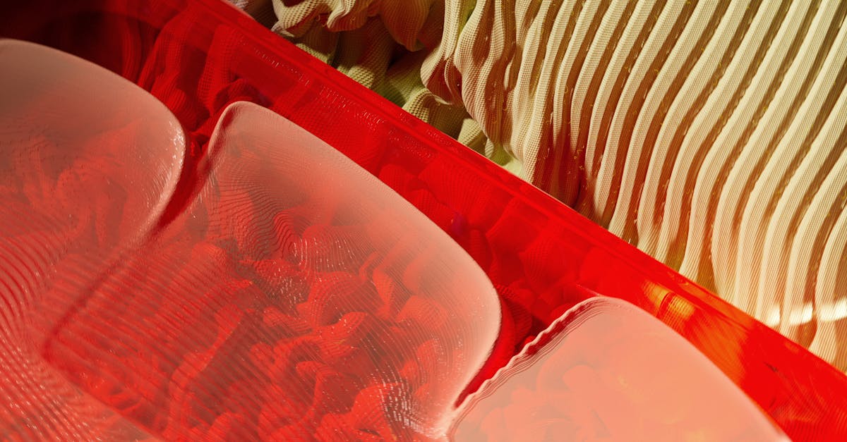 Pesquisador focado em laptop analisando framework ético de IA generativa