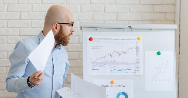 Analista acadêmico avaliando risco de viés em gráficos funnel plot na tela