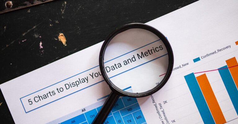 Pesquisadora revisando relatório de dados e power analysis em documento impresso sobre mesa minimalista