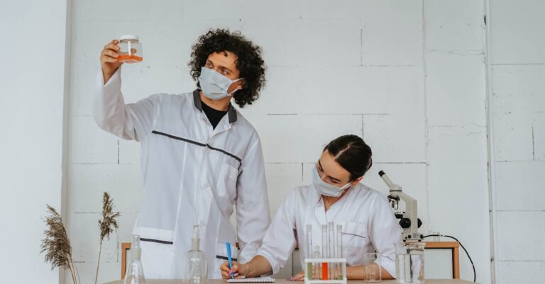 Pesquisador analisando tabela de limitações em ambiente minimalista