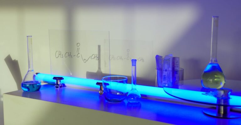 Pesquisador formatando tabelas ABNT com effect sizes e intervalos de confiança em documento acadêmico