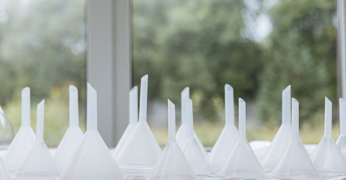 Funil narrativo acadêmico com roadmap de 7 dias sobre mesa clean iluminada naturalmente