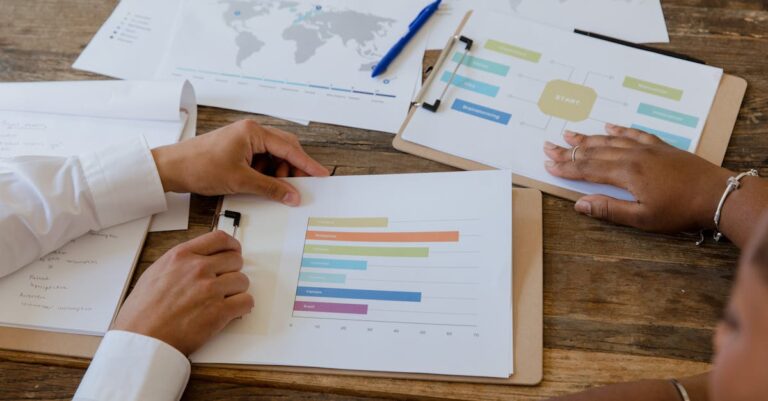 Cientista revisando gráficos e tabelas em ambiente de escritório minimalista com foco sério