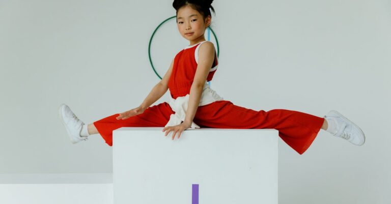 Pesquisador confiante no pódio pronto para defesa oral em ambiente profissional